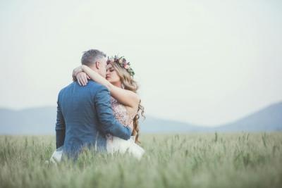 Setting the Mood: Essential Wedding Decor with Small Wedding Garden Candle Lanterns
